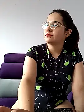 Snapshot of MiaLaurenzz chatting on February 15, 5:07 pm MiaLaurenzz online show from February 15, 5:07 pm