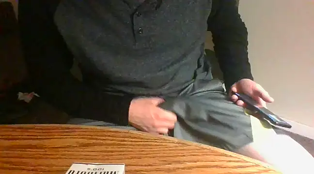 Snapshot of Windycityhippie chatting on December 20, 7:33 am Windycityhippie online show from December 20, 7:33 am