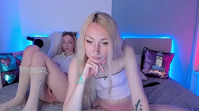 Snapshot of AlexRoseLiRed chatting on February 17, 1:46 am AlexRoseLiRed online show from February 17, 1:46 am