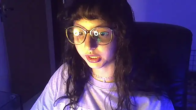 Snapshot of myamillor chatting on December 2, 10:12 pm myamillor online show from December 2, 10:12 pm