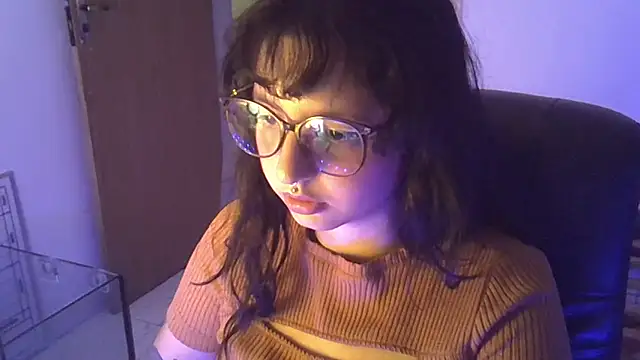 Snapshot of myamillor chatting on December 7, 10:39 pm myamillor online show from December 7, 10:39 pm