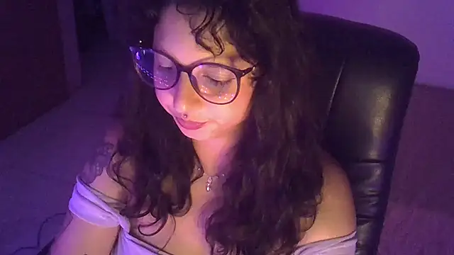 Snapshot of myamillor chatting on December 18, 10:02 pm myamillor online show from December 18, 10:02 pm