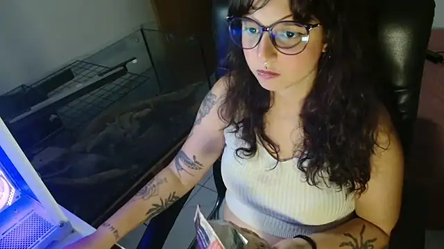 Snapshot of myamillor chatting on January 10, 10:04 pm myamillor online show from January 10, 10:04 pm