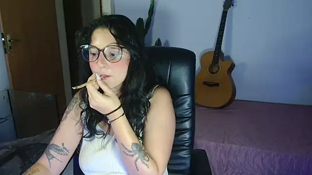 Snapshot of myamillor chatting on February 19, 10:20 pm myamillor online show from February 19, 10:20 pm