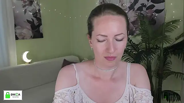 Snapshot of Queenymel chatting on July 2, 2:12 pm Queenymel online show from July 2, 2:12 pm