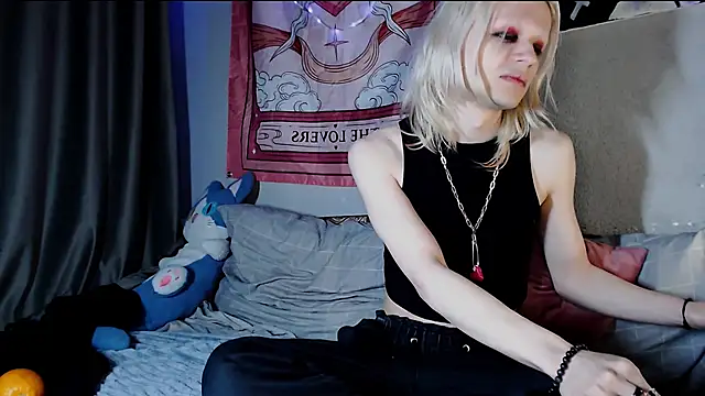 Snapshot of Alien_Bella chatting on April 29, 8:37 pm Alien Bella online show from April 29, 8:37 pm