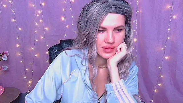 Snapshot of MilaLoona chatting on March 27, 1:00 pm MilaLoona online show from March 27, 1:00 pm