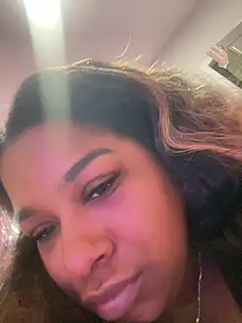 Snapshot of BigFineSelena chatting on March 5, 7:04 am BigFineSelena online show from March 5, 7:04 am