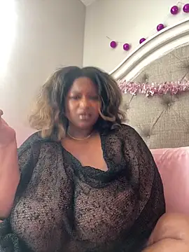 Snapshot of BigFineSelena chatting on April 11, 3:05 pm BigFineSelena online show from April 11, 3:05 pm