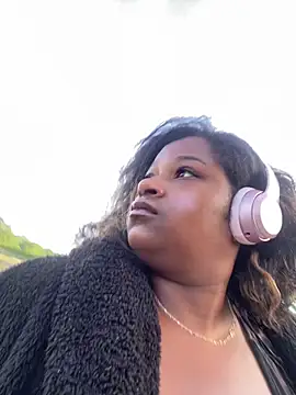 BigFineSelena online show from May 4, 12:01 pm