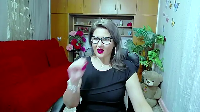 Snapshot of LucilleFenlys chatting on December 7, 10:28 pm LucilleFenlys online show from December 7, 10:28 pm