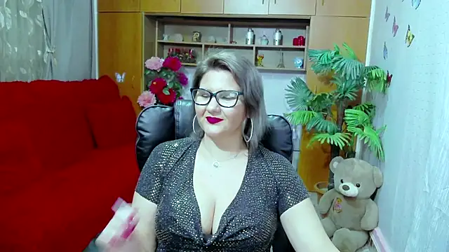 Snapshot of LucilleFenlys chatting on December 8, 1:35 am LucilleFenlys online show from December 8, 1:35 am