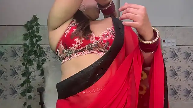 Snapshot of mahimagicdoll_DESI chatting on December 11, 8:26 am mahimagicdoll DESI online show from December 11, 8:26 am