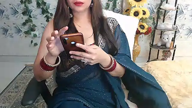Snapshot of mahimagicdoll_DESI chatting on December 12, 2:11 pm mahimagicdoll DESI online show from December 12, 2:11 pm