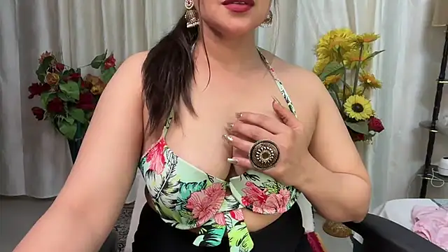 Snapshot of mahimagicdoll_DESI chatting on February 13, 6:48 pm mahimagicdoll DESI online show from February 13, 6:48 pm