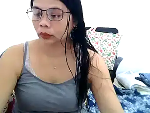 Snapshot of pinay_milfxx chatting on January 20, 12:25 am pinay milfxx online show from January 20, 12:25 am