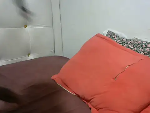 Snapshot of Sexy-santa chatting on February 6, 3:59 pm Sexy-santa online show from February 6, 3:59 pm