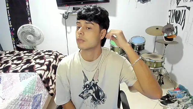 Snapshot of Zack_falcon chatting on October 17, 3:42 am Zack falcon online show from October 17, 3:42 am