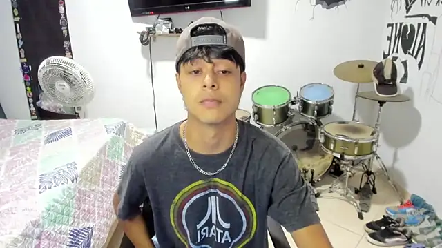 Snapshot of Zack_falcon chatting on October 18, 3:31 am Zack falcon online show from October 18, 3:31 am