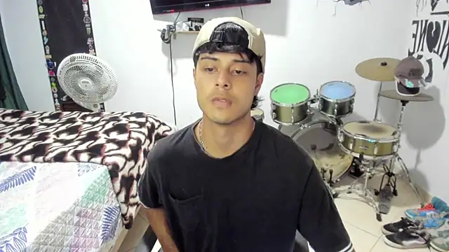 Snapshot of Zack_falcon chatting on October 22, 3:40 am Zack falcon online show from October 22, 3:40 am