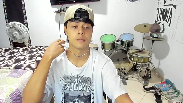 Snapshot of Zack_falcon chatting on October 30, 3:19 am Zack falcon online show from October 30, 3:19 am