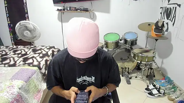 Snapshot of Zack_falcon chatting on December 3, 4:09 am Zack falcon online show from December 3, 4:09 am