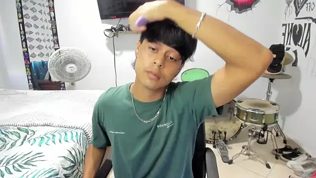 Snapshot of Zack_falcon chatting on February 4, 9:09 pm Zack falcon online show from February 4, 9:09 pm