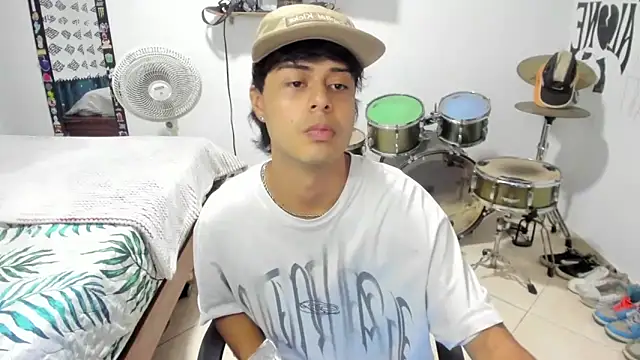 Snapshot of Zack_falcon chatting on February 10, 2:59 am Zack falcon online show from February 10, 2:59 am