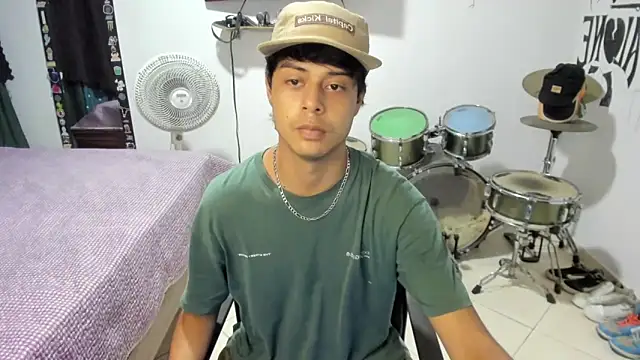 Snapshot of Zack_falcon chatting on March 6, 3:58 am Zack falcon online show from March 6, 3:58 am