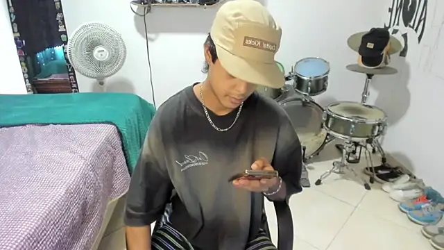 Snapshot of Zack_falcon chatting on March 10, 1:27 pm Zack falcon online show from March 10, 1:27 pm