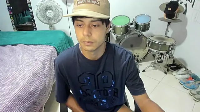 Snapshot of Zack_falcon chatting on March 11, 3:34 am Zack falcon online show from March 11, 3:34 am