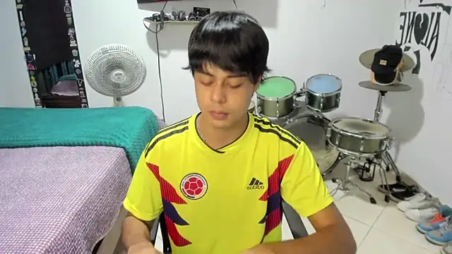 Snapshot of Zack_falcon chatting on March 17, 2:27 am Zack falcon online show from March 17, 2:27 am