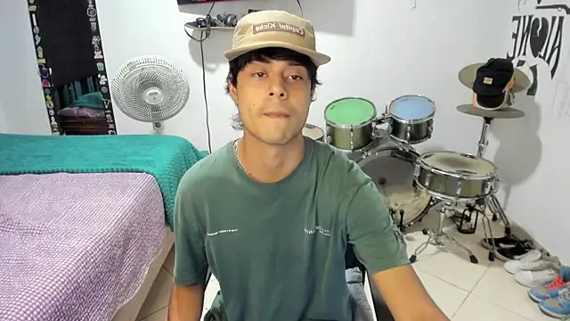 Snapshot of Zack_falcon chatting on March 19, 4:27 am Zack falcon online show from March 19, 4:27 am