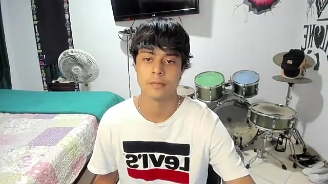 Snapshot of Zack_falcon chatting on March 20, 2:38 am Zack falcon online show from March 20, 2:38 am