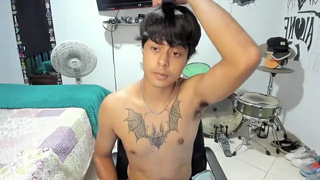 Snapshot of Zack_falcon chatting on March 25, 2:28 am Zack falcon online show from March 25, 2:28 am