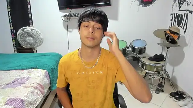 Snapshot of Zack_falcon chatting on March 26, 3:12 am Zack falcon online show from March 26, 3:12 am