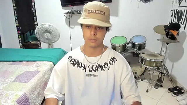 Snapshot of Zack_falcon chatting on March 27, 3:01 am Zack falcon online show from March 27, 3:01 am