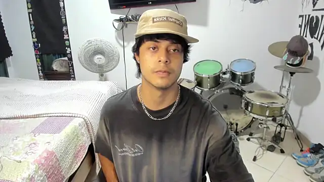 Snapshot of Zack_falcon chatting on April 10, 3:23 am Zack falcon online show from April 10, 3:23 am