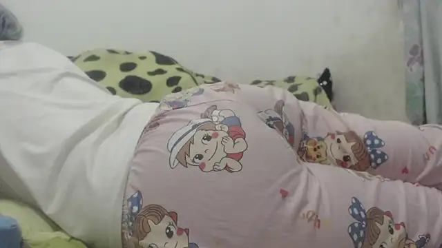 Kittywhiteass online show from February 18, 8:38 am