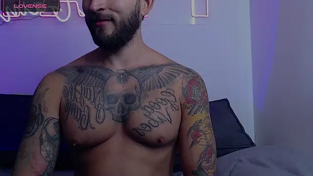 Snapshot of marco_allison01 chatting on December 27, 3:59 pm marco allison01 online show from December 27, 3:59 pm