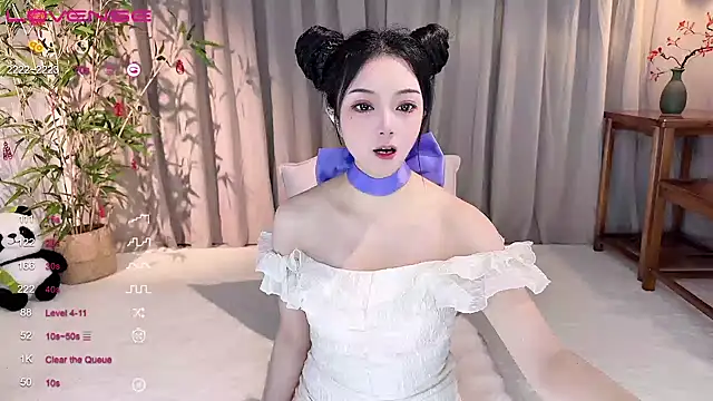 Snapshot of GeGe_Highness chatting on January 15, 8:41 am GeGe Highness online show from January 15, 8:41 am