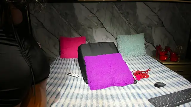 Snapshot of Niyirey1 chatting on October 14, 12:28 pm Niyirey1 online show from October 14, 12:28 pm