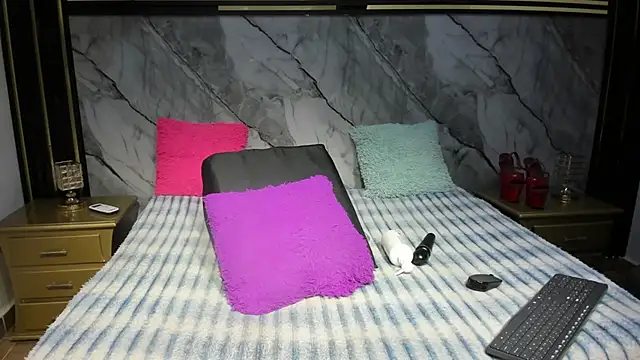 Snapshot of Niyirey1 chatting on October 25, 12:34 pm Niyirey1 online show from October 25, 12:34 pm