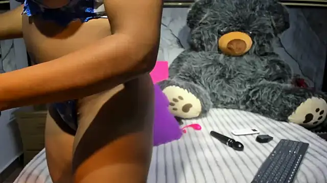 Snapshot of Niyirey1 chatting on October 28, 12:19 pm Niyirey1 online show from October 28, 12:19 pm