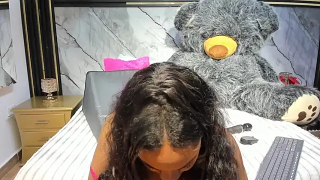 Snapshot of Niyirey1 chatting on October 29, 12:40 pm Niyirey1 online show from October 29, 12:40 pm