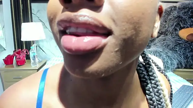 Snapshot of Niyirey1 chatting on June 17, 1:01 pm Niyirey1 online show from June 17, 1:01 pm