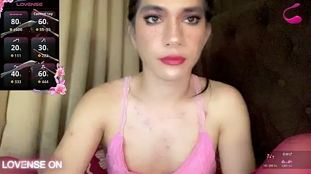 Snapshot of QUEEN_LILITH chatting on May 18, 5:35 am QUEEN LILITH online show from May 18, 5:35 am