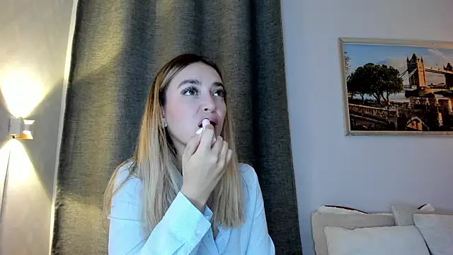 Assh lee  online show from October 21, 1:12 pm