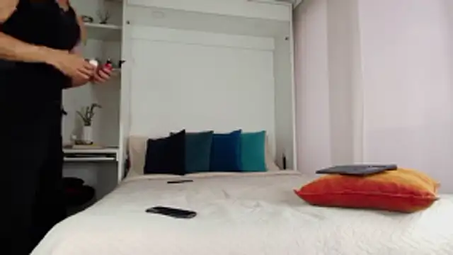 Robyn Miller online show from October 25, 10:37 pm