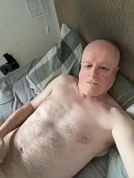 Snapshot of locallad88 chatting on April 5, 8:44 am locallad88 online show from April 5, 8:44 am